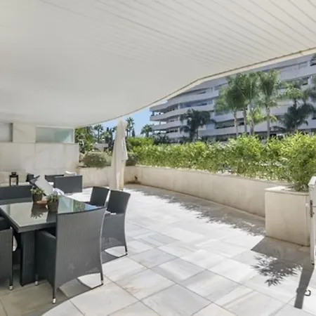 Apartment 3 Bed Embrujo De Banus, 4 Min Walk To Beach! *